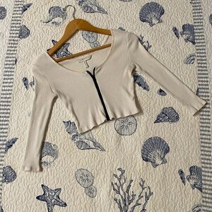 Forever 21 Cream Ribbed Long Sleeve Crop Top with Black Zipper. Size S.